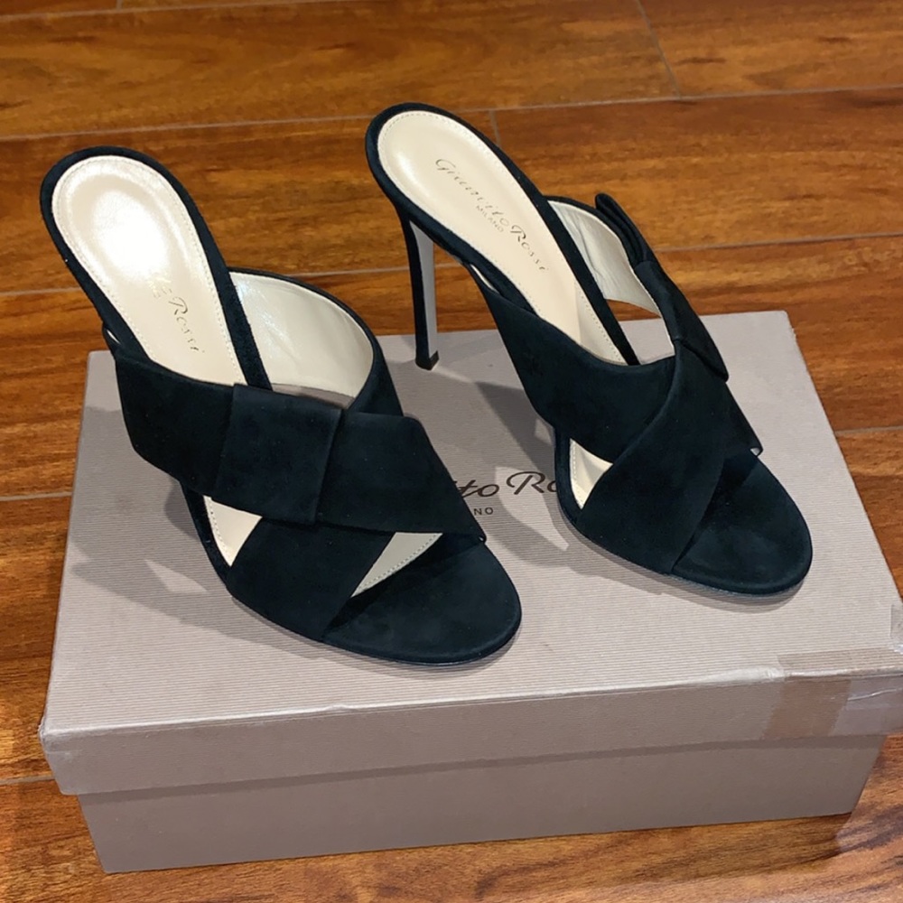 Authentic BRAND NEW Gianvito Rossi suede mule